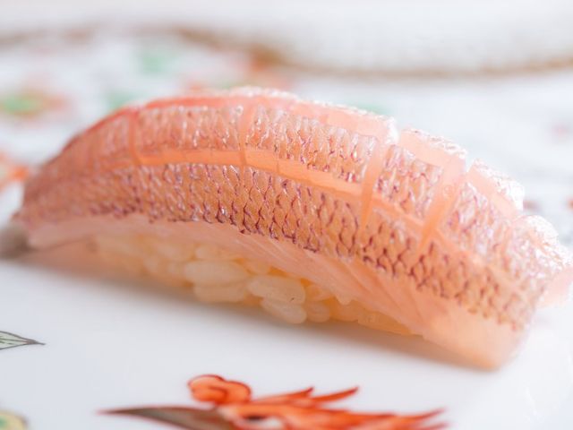 通行通的隱藏店享受壽司與日本酒的搭配