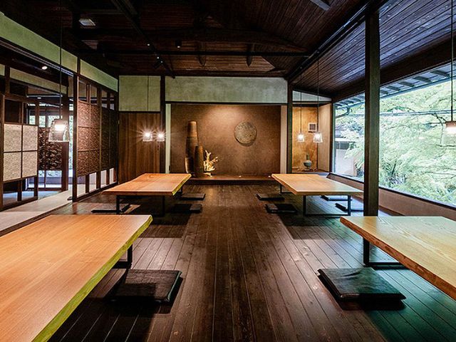 Five restaurants in Kyoto where time and flavor become the purpose of the journey, allowing one to fully enjoy the essence of Kyoto