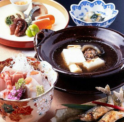 Enjoy traditional Kyoto cuisine while overlooking the flow of the Kamo River