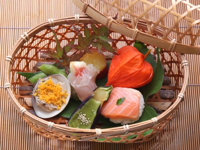 Enjoy a course meal featuring the blessings of Toyama in a quaint, standalone house.