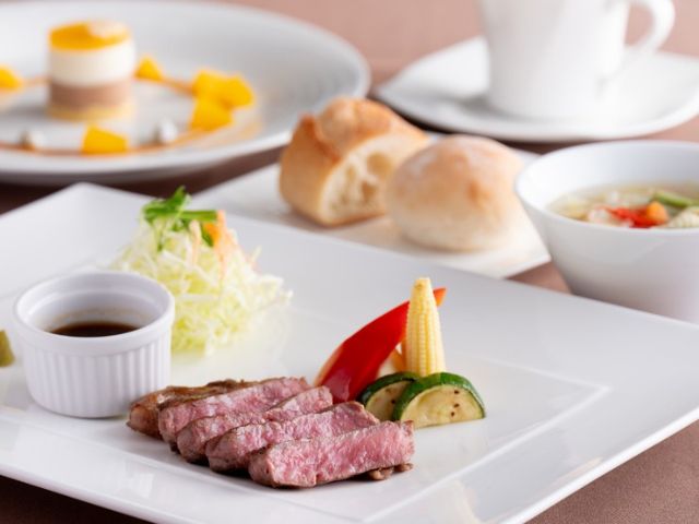 在高品質的酒店用餐環境中享受長崎的鄉土料理和西餐