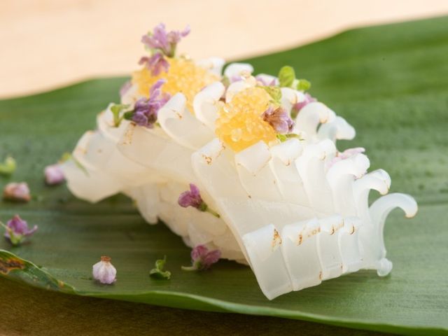 If one seeks to indulge in gourmet cuisine at a hidden gem for adults, head to this stylish Kobe restaurant with both great flavors and ambiance!