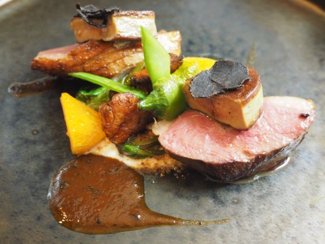 If you want to enjoy gourmet dining in an adult hideaway, head to this stylish Kobe restaurant! | Kobe