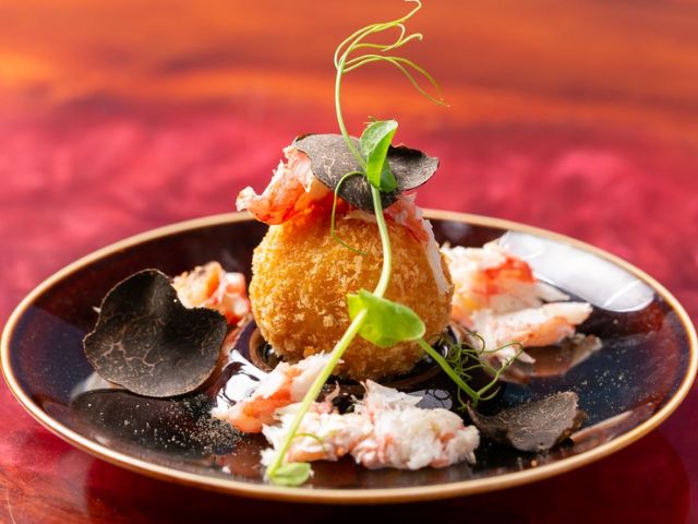 If you want to enjoy gourmet dining in an adult hideaway, head to this stylish Kobe restaurant! | Kobe