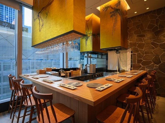 Experience the taste of Nagoya's popular kushikatsu restaurant, now available in Toranomon, Tokyo.