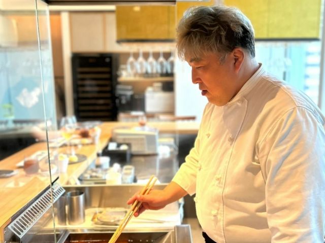 The popular Nagoya restaurant, [Creative Kushikatsu Tsuda], makes its first appearance in Tokyo! Explore the allure of the light yet lavish "Tsuda-style" kushikatsu at Toranomon Hills.