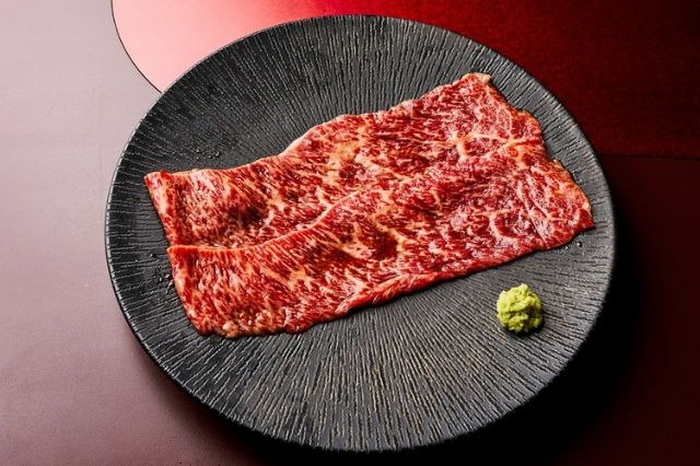 A yakiniku restaurant dedicated to deliciousness, featuring Kobe beef purchased whole by a prominent young Italian chef | Yakiniku Mochio, Gaienmae