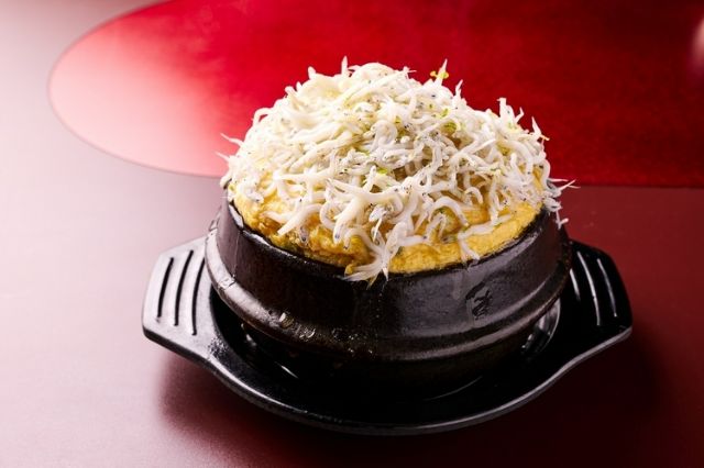 주목받는 젊은 이탈리안 셰프가 만든, 고베규 일등살로 맛을 추구하는 구이집｜[焼肉もちお]外苑前