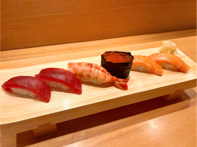 The Asakusa Sushi Making Studio by Tsukiji Tamasushi, a new business model developed by the famous sushi restaurant Tsukiji Tamasushi, which is celebrating its 100th anniversary, has opened in Asakusa!