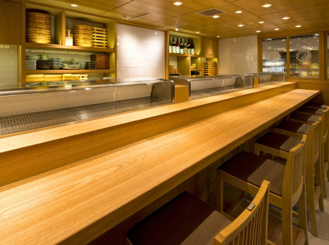 The [Asakusa Sushi Making Studio by Tsukiji Tamasushi], a new business model developed by the famous sushi restaurant [Tsukiji Tamasushi], which is celebrating its 100th anniversary, has opened in Asakusa!