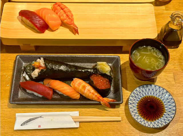 The Asakusa Sushi Making Studio by Tsukiji Tamasushi, a new business model managed by the famous sushi restaurant Tsukiji Tamasushi, which is celebrating its 100th anniversary, has opened in Asakusa!
