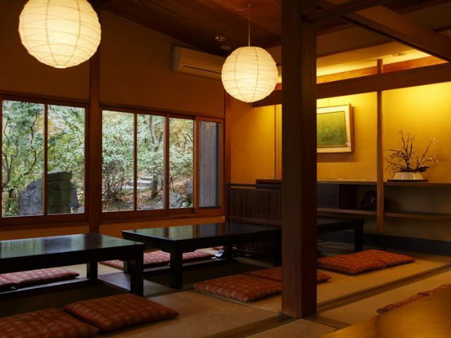 The food's distinctive tastes will delight you, and one delicacy is homemade yuba produced in the Kyoto manner.