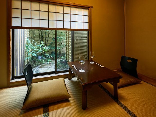 A famous Kitaoji restaurant serving traditional Kyoto fare with a contemporary touch.