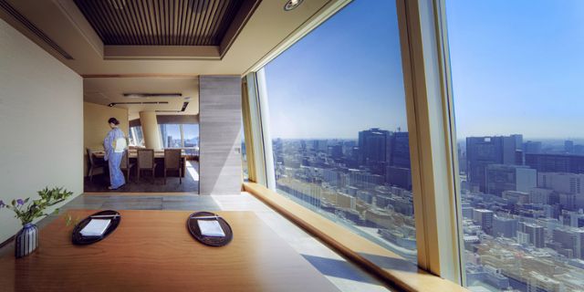 A wonderland of Japanese cuisine with Edo-style sushi and tempura counter.