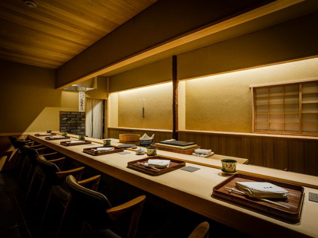 The renowned crab cuisine restaurant, Kitafuku, unveils its new venture: 'A Feast of Crab and Sushi'