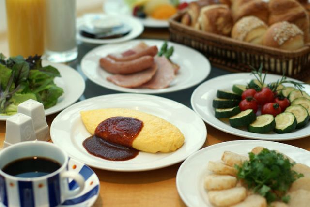 在開放式空間享受酒店自助餐