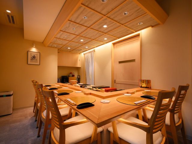 If one wants to experience authentic Edomae sushi or aged sushi, this is the place! Top 5 Recommended Restaurants in Tokyo