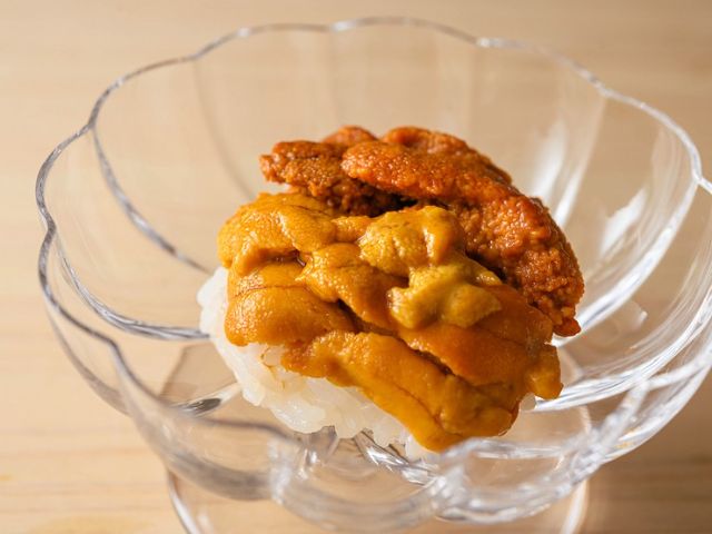 提供江戸前壽司與法式風格一盤共存的創作料理