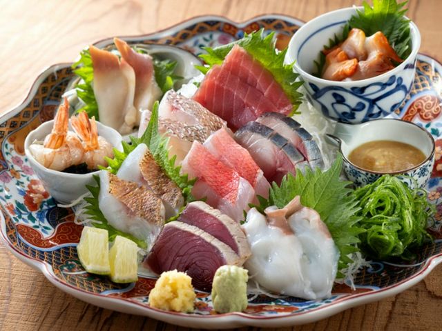 仿佛访问了渔夫小镇,陶醉于新鲜的海鲜和日本清酒