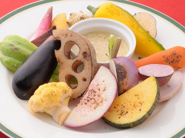 享受使用當地食材精心烹製的多樣料理