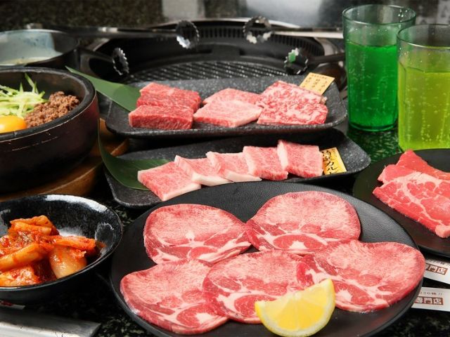 肉的專家精心挑選的燒肉吃到飽，慢慢品味