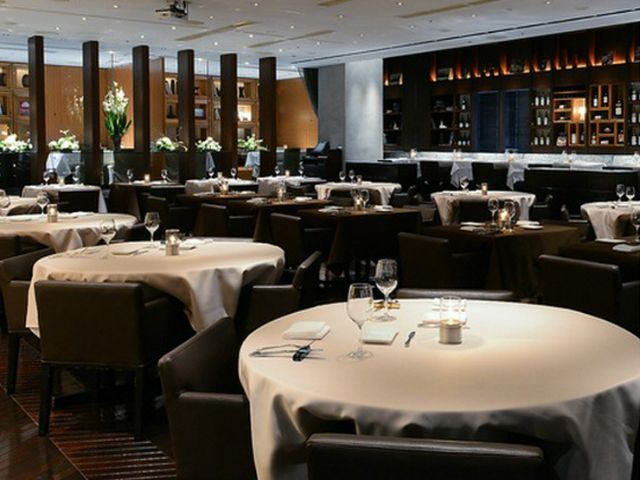 A restaurant where guests can enjoy buffet and all-you-can-eat courses in a wonderful space | Osaka