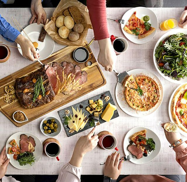 뷔페와 무한리필 코스를 멋진 공간에서 즐길 수 있는 가게｜오사카