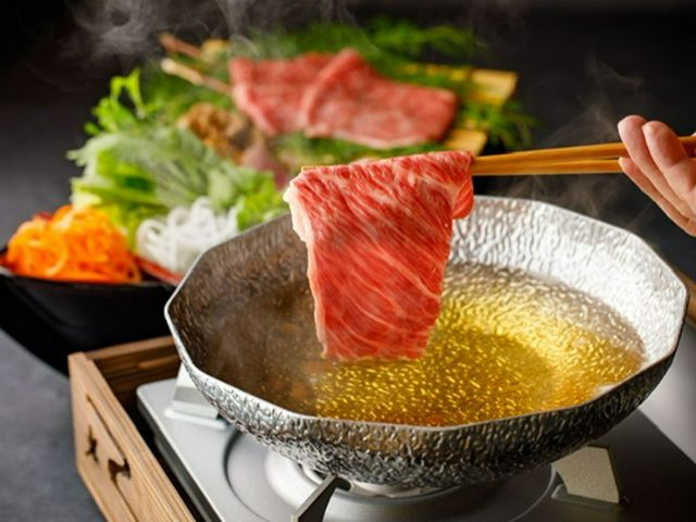 近江牛的涮涮鍋和壽喜燒可以奢華地隨意享用