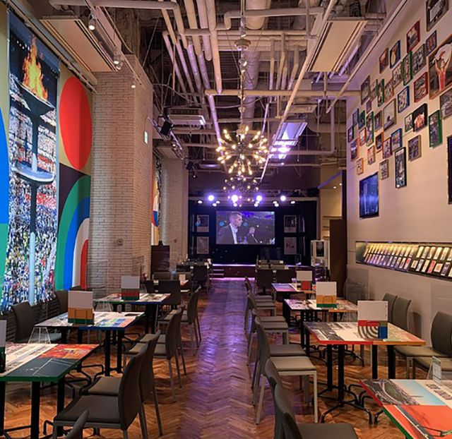 Eat, drink, and enjoy! Entertainment-oriented restaurant in Tokyo.