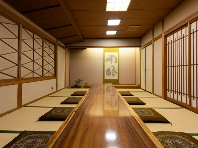 If visiting Matsuyama, these are five must-visit Japanese restaurants to stop by when exploring Matsuyama Castle.