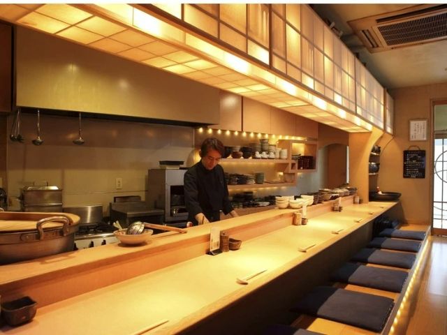 If visiting Matsuyama, these are five must-visit Japanese restaurants to stop by when exploring Matsuyama Castle.