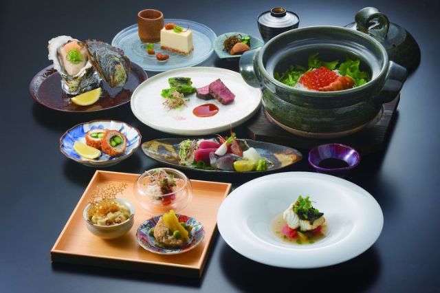 1. the CRAFT DINING BAR OKUe.