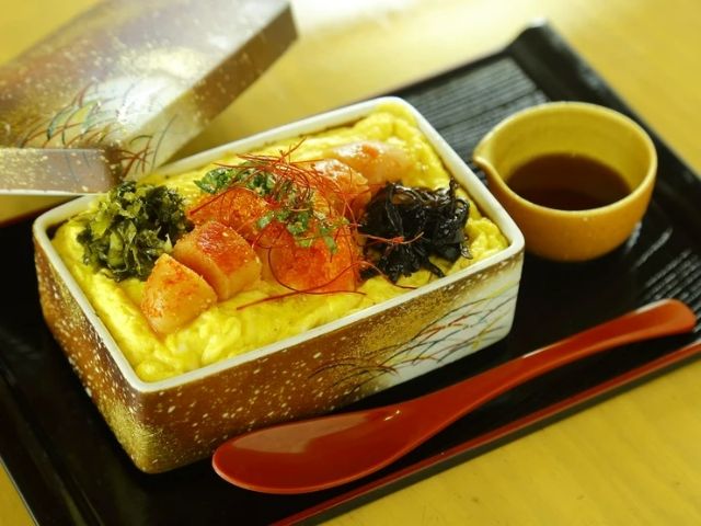 An adult izakaya where one can enjoy seasonal delicacies along with Kumamoto's local sake and carefully selected drinks.