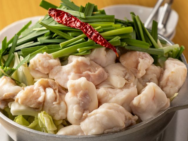 Savoring high-quality motsunabe and fresh seafood