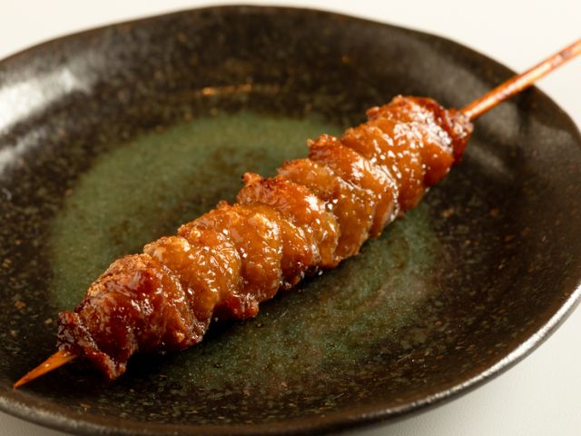 A casual modern yakitori restaurant famous for its 'Gurukawa'.