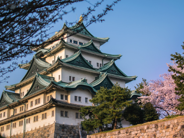 If visiting Nagoya Castle, here are five recommended restaurants to stop by, ranging from casual spots to luxurious establishments.