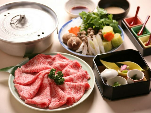 自家牧場飼養的近江牛與當季食材交織的料理盡情享受