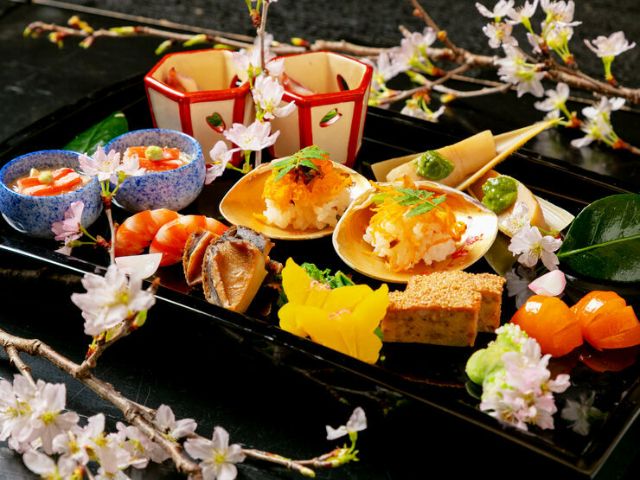 一边眺望濑田川流水,一边品味当地食材的日本料理