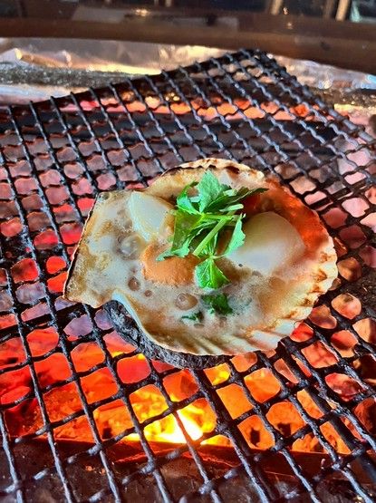 일본만의 로바타야키와 깊이 있는 일본술의 맛을 경험