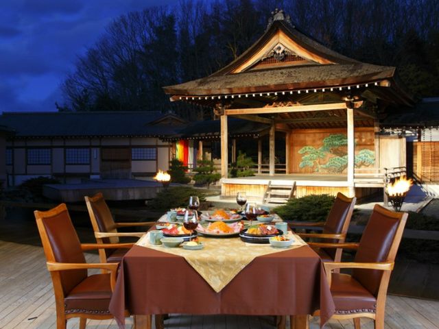 5 restaurants in Hyogo that one would want to visit to experience Japanese ingredients and atmosphere during their trip to Hyogo.