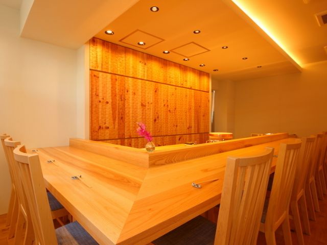 10 海鮮料理 Restaurant with Sake very accessible from the Yamanote Line