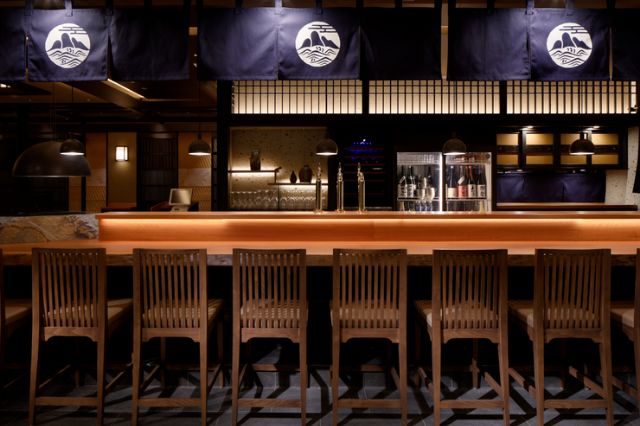 10 海鮮料理 Restaurant with Sake very accessible from the Yamanote Line