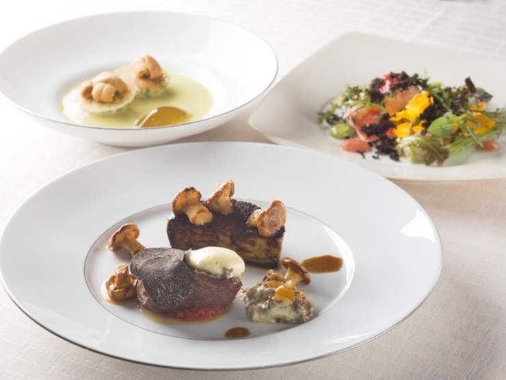14. BEIGE ALAIN DUCASSE TOKYO