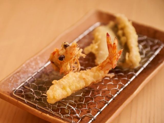 교토에서 맛있는 음식과 뛰어난 분위기로 유명한 5개의 레스토랑에서 맛있는 덴푸라를 만끽하세요.