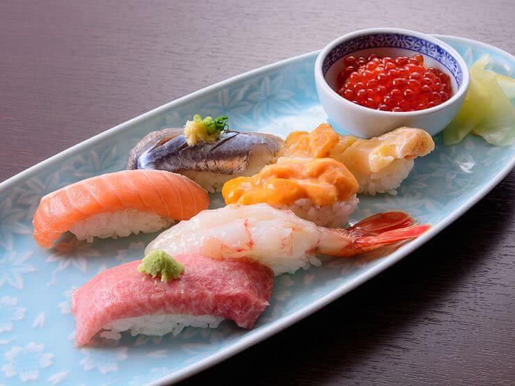 "Adult's Counter Sushi" in Otaru, the Town of Sushi