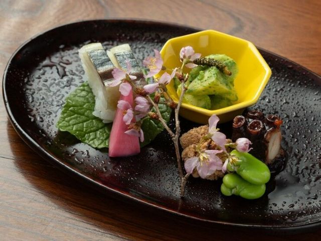 Enjoy the seasonal flavors of Ehime with a course meal that maximizes the quality of the ingredients.