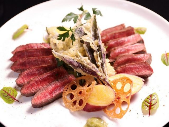 Savor the deliciousness of Noto beef through a variety of dishes.