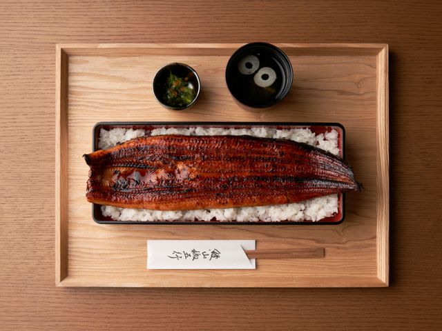 Enjoy carefully selected eel with a voluminous unaju and hitsumabushi.