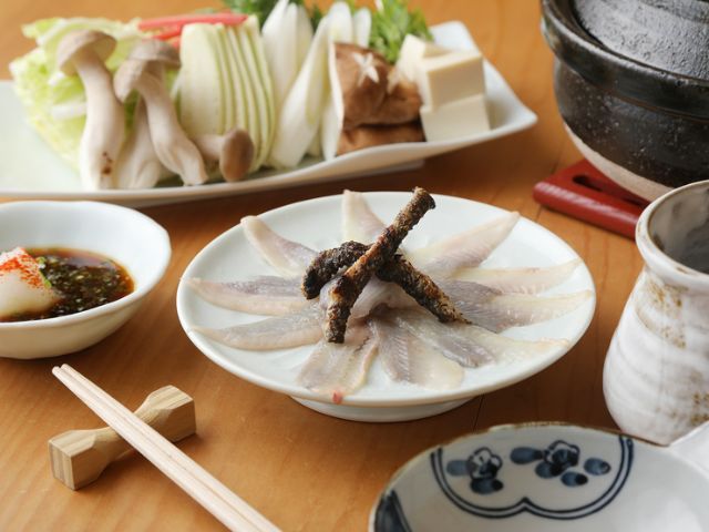 A variety of eel dishes enjoyed in a traditional Kyoto-style house restaurant.