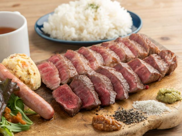 Casually savor high-quality meat.